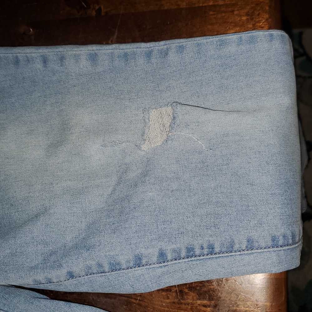 Nicole Miller High Rise Lt. Blue, Size 8, 5 Pocket Style, Button Fly Jeans. - Picture 4 of 10
